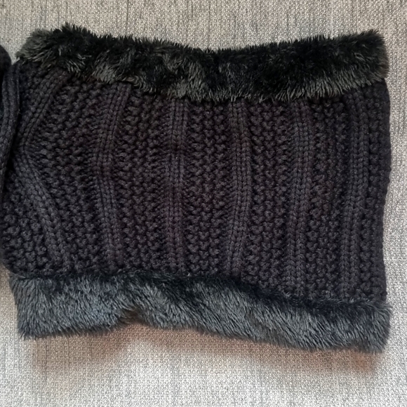 2pc Winter Knitted Hat & Scarf - Picture 4 of 5